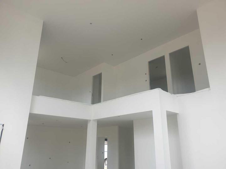 Du rafraîchissement des murs intérieurs au traitement des façades, les travaux de peinture de bâtiment n’ont plus de secret pour nous.