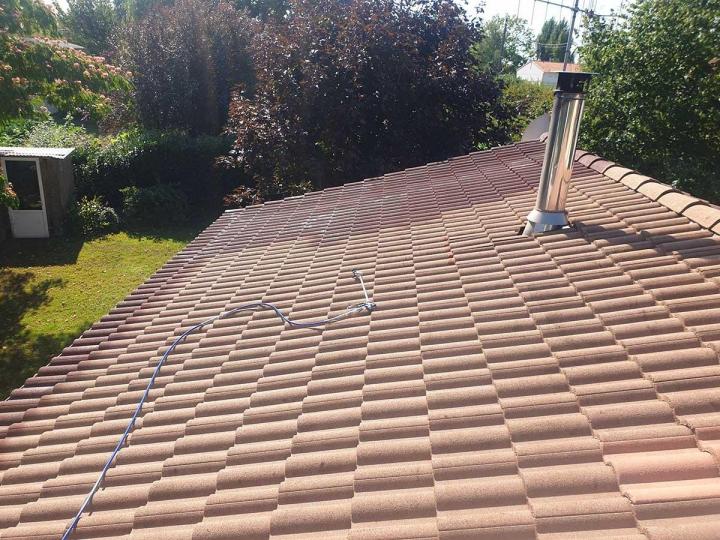 Protégez les façades et la toiture de votre maison des agressions extérieures, tout en préservant leur esthétique. Optez pour nos services de traitement